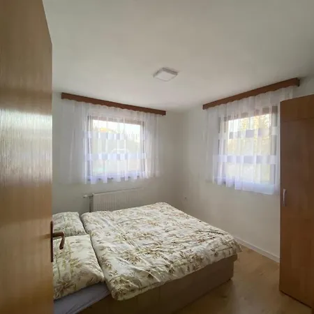Apartmanvlasic Lägenhet Sisava